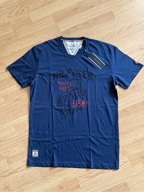 Tommy Hilfiger Navy Short Sleeve Graphic Tee with Red Accents